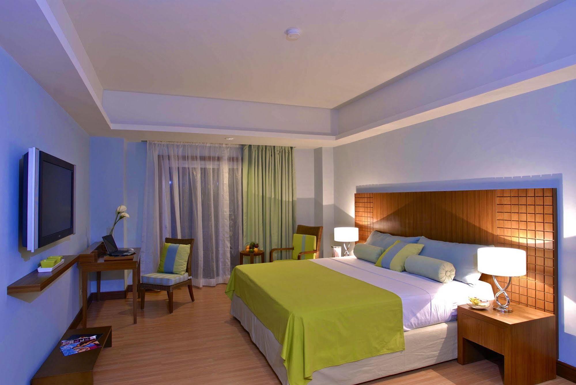 The Lighthouse Marina Resort Olongapo Exterior foto